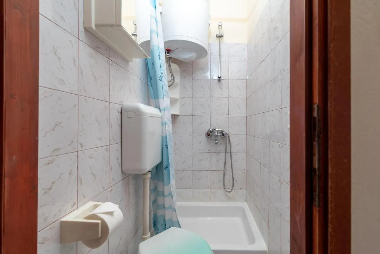 Daire Unique Beachfront Apt With Garden & Grill, Near Trogir Hırvatistan