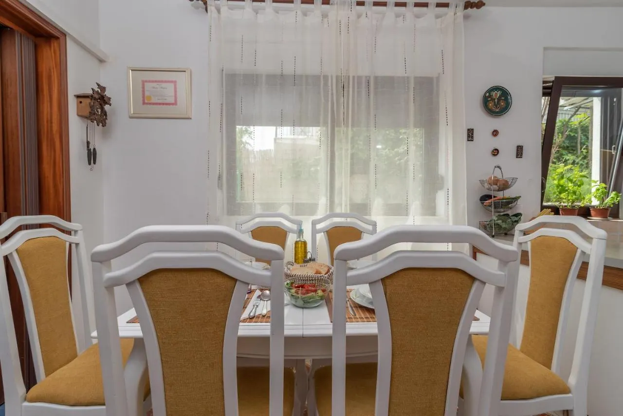 Unique Beachfront Apt With Garden & Grill, Near Trogir