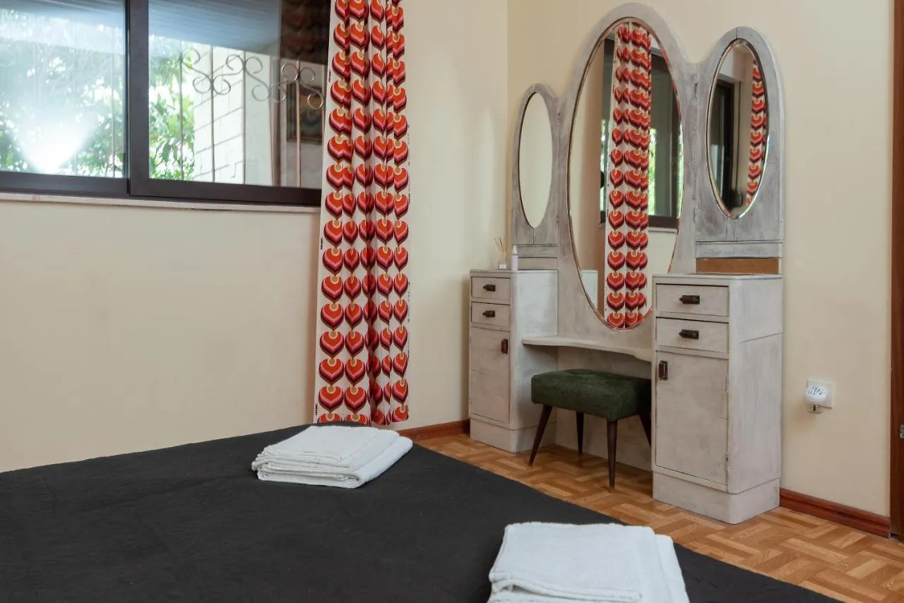 Daire Unique Beachfront Apt With Garden & Grill, Near Trogir