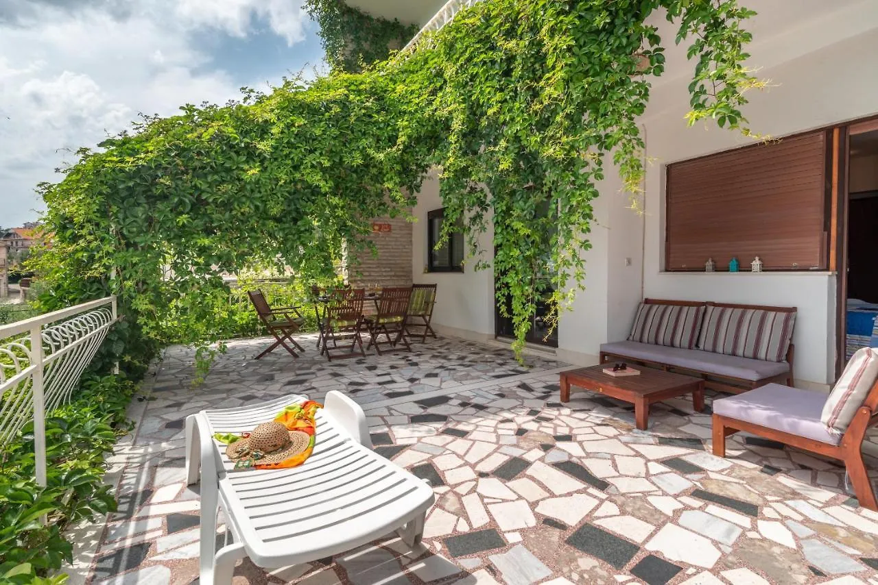 Unique Beachfront Apt With Garden & Grill, Near Trogir 0*,