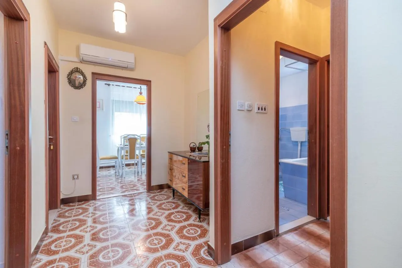 Unique Beachfront Apt With Garden & Grill, Near Trogir 0*,